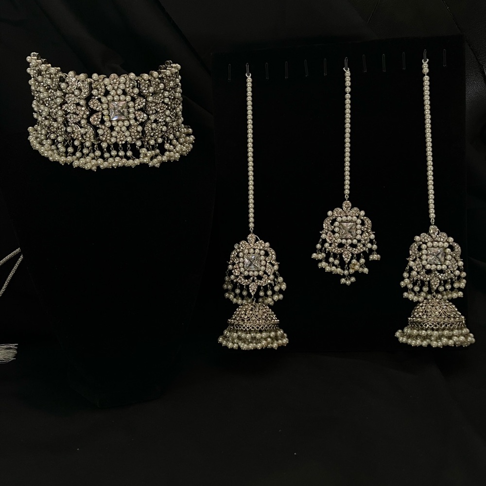 Indian bridal jewelry. Pakistani jewelry. Necklace. Mang tika & earring …